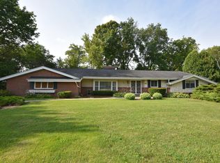 2401 W Kenboern Dr, Glendale, WI 53209