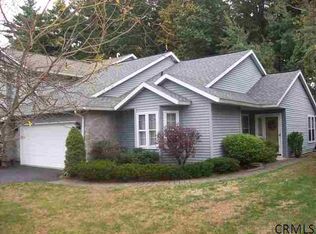 587 Highwood Cir, Albany, NY 12203