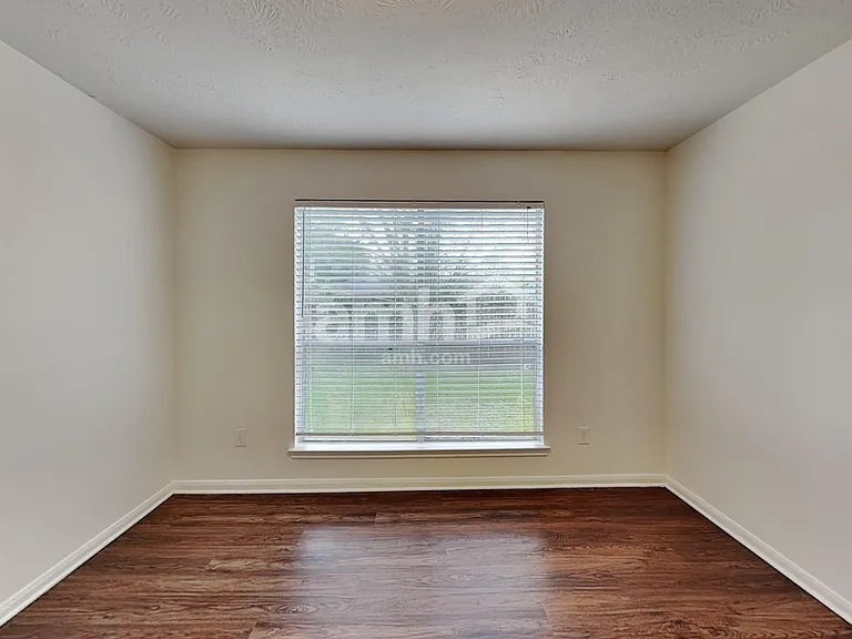 9220 Mahan Dr — Photo 5