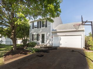 11 Frederick Ct, South Elgin, IL 60177