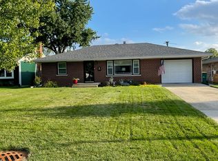 555 E 4th St, Lockport, IL 60441