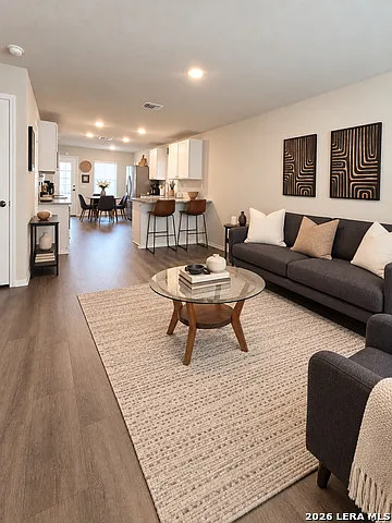 3 bed, 2.0 bath, 1012 sqft, $1,550 — Photo 2