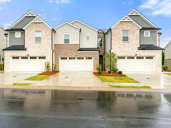 1040 Sunny Lake Dr, Lawrenceville, GA 30043