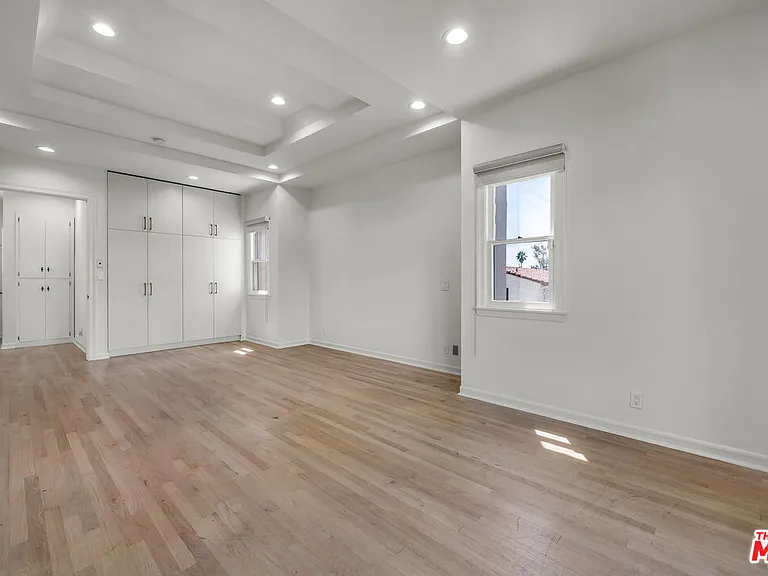 1521 Midvale Ave — Photo 30
