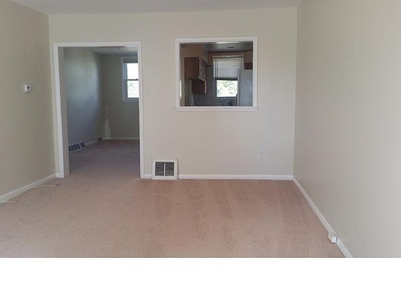 3rd image of 1074 Glen Cir