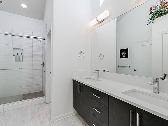 5th image of 77 NE 58th Ave