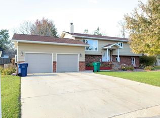 203 E Circle Dr, Watertown, SD 57201