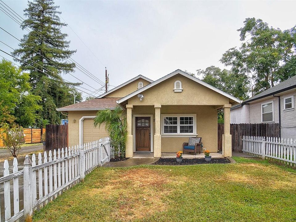 1st image of 2935 32nd St