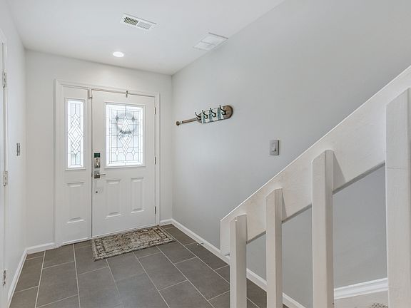 3rd image of 802 Baltic Walk