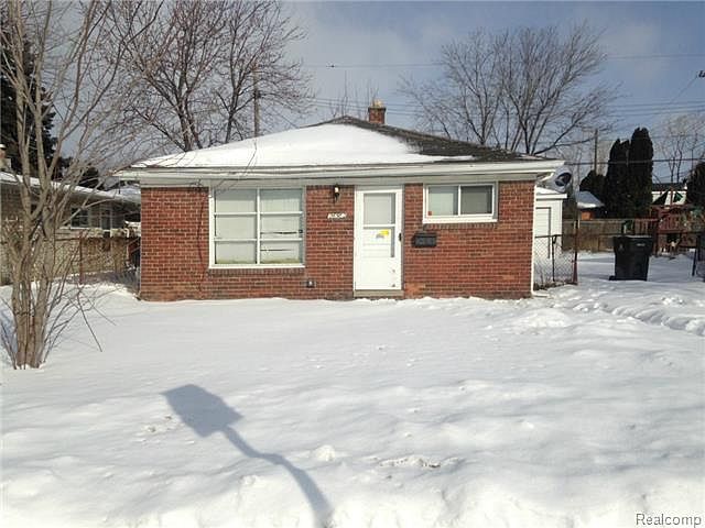 1st image of 26582 Barnes St
