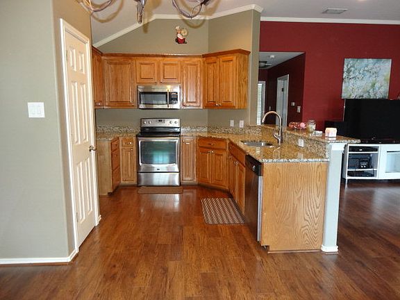 5th image of 108 Settlers Ct