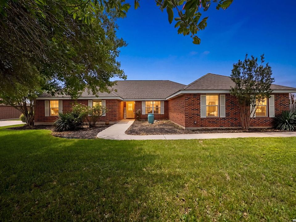 1st image of 122 Castlewood Dr