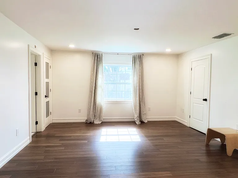 974 Pinelli St — Photo 22