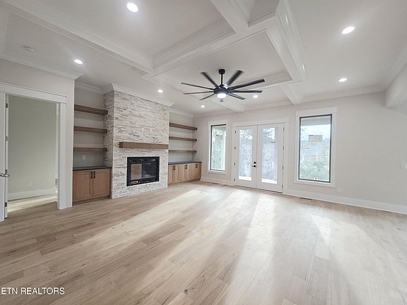 4th image of 455 Maclaren Way
