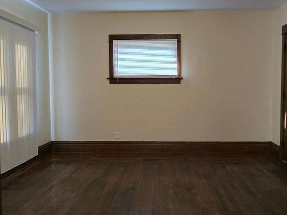 5th image of 224 N Day Ave