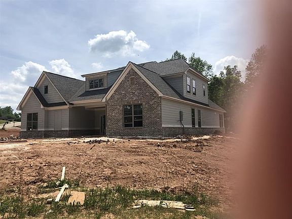 4th image of 803 Lake Crest Dr