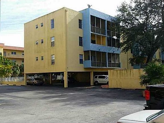 4th image of 16750 NE 10th Ave APT 323