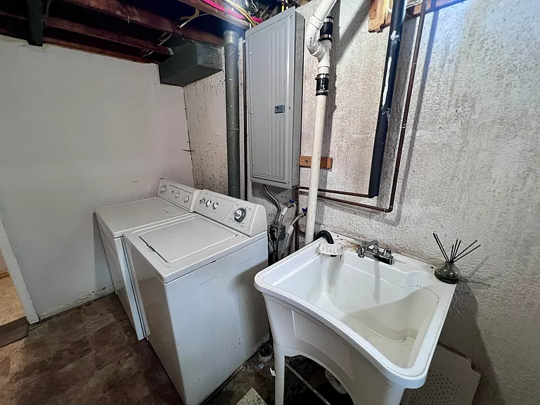2252 Winston Dr — Photo 17