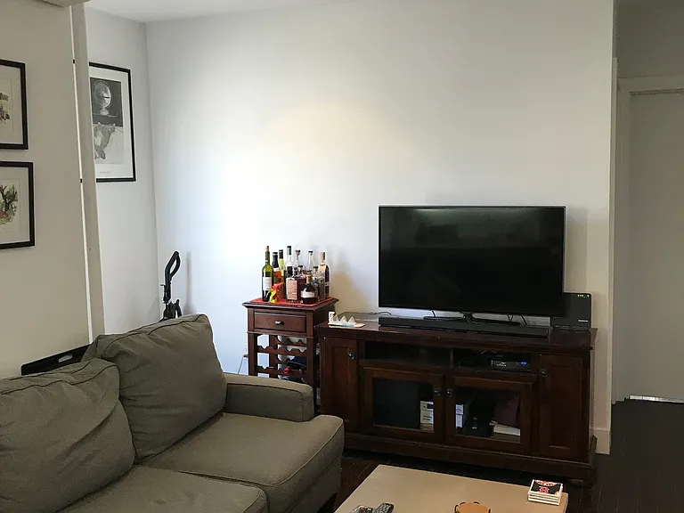 31 Bethune St #4R — Photo 1