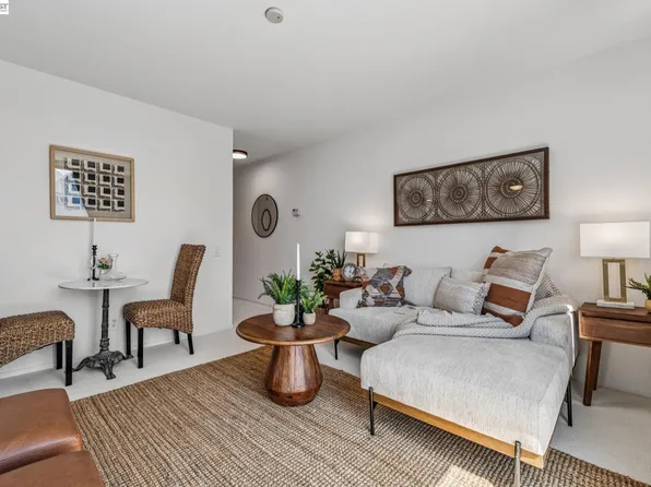 811 York St APT 326, Oakland, CA 94610