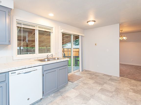 5th image of 1607 SE 140th Ct