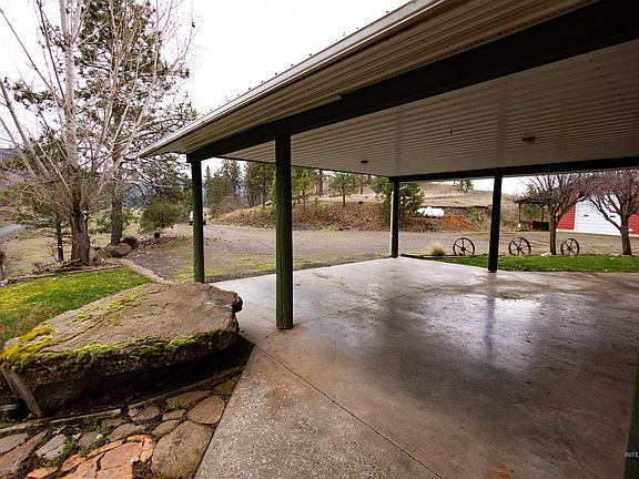 3rd image of 402 Beaver Slide Rd