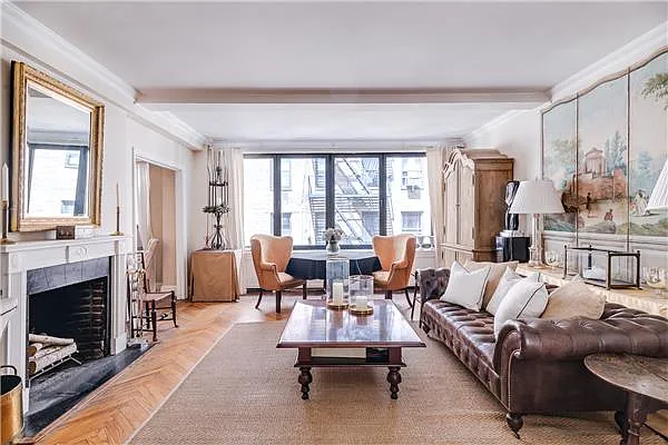 Sold by Century 21 Metropolitan | media 18