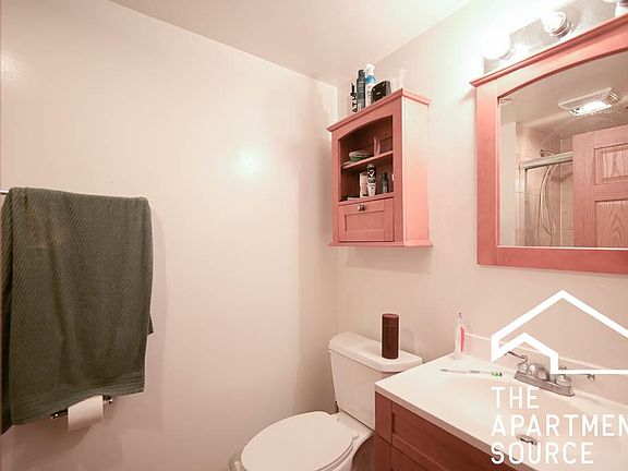 5th image of 665 W Cornelia Ave
