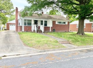 30 Markham Dr, Hampton, VA 23669