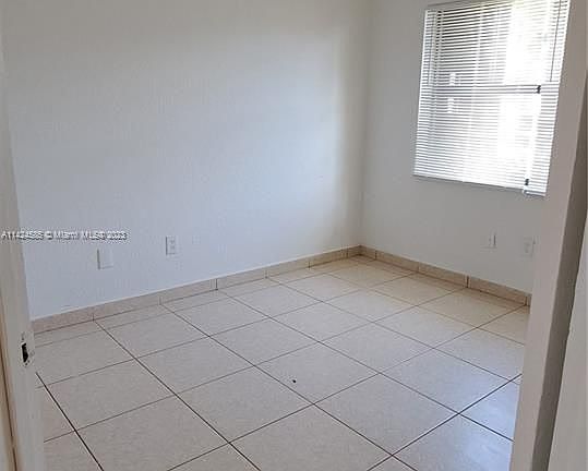 5th image of 842 NE 209th St #104-37