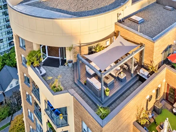 488 Helmcken St #1704, Vancouver, BC V6B 6E4