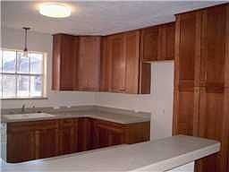 4th image of 410 Oakdale Ave