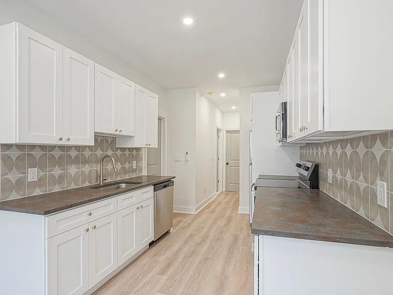 2028 Moore St #1 — Photo 6