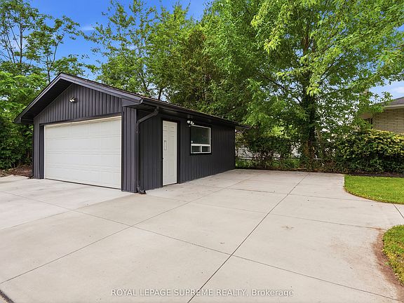5th image of 24 Alexandra Blvd