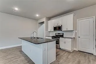 921 Waterview Dr — Photo 15
