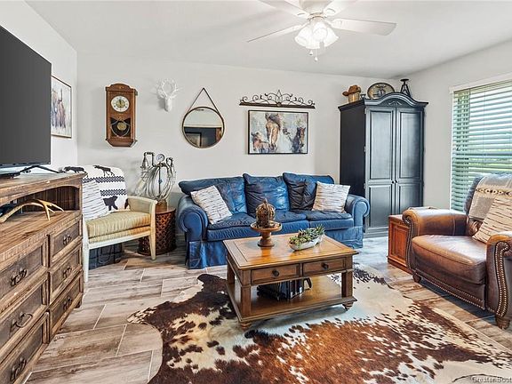 3rd image of 319 Vanessa Ave