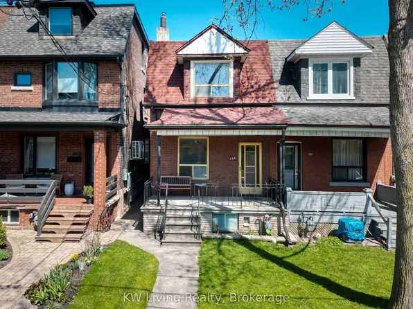 299 Grace St, Toronto, ON M6G 3A7
