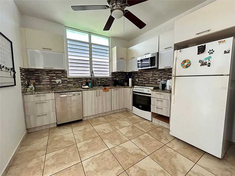 345 Calle Tulipan — Photo 23