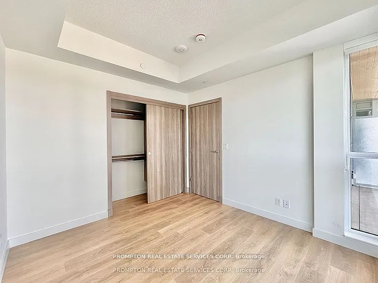 27 McMahon Dr #1808 — Photo 12