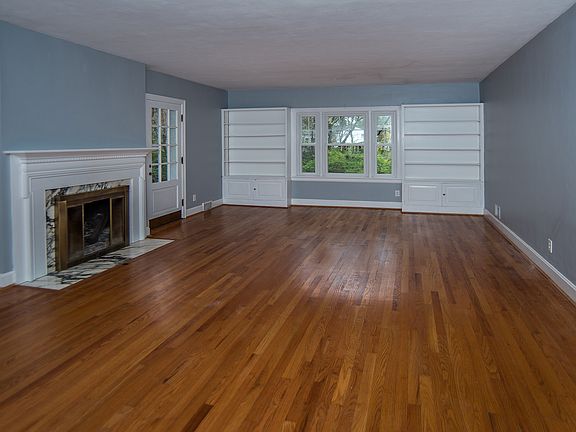 3rd image of 2223 Raeburn Dr