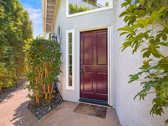 3rd image of 16 Nutcracker Ln
