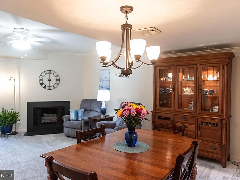 609 Cambridge Ct — Photo 9