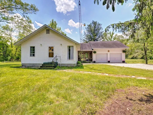 628 E Sand Hollar Rd, Bloomfield, IN 47424