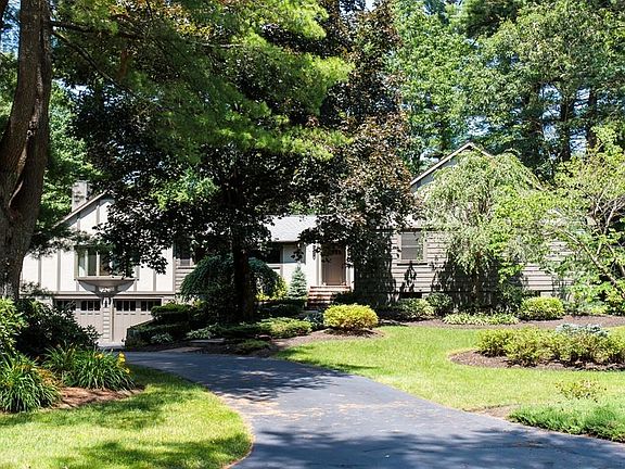 2nd image of 6 Woodchester Dr