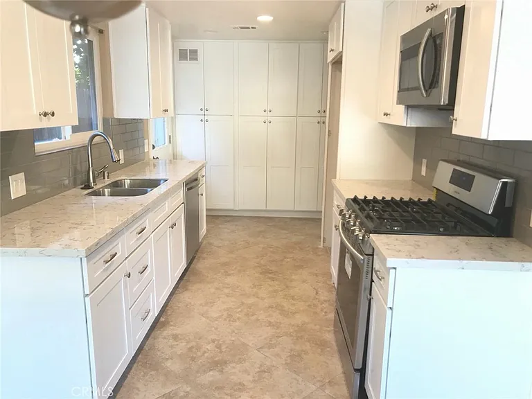 511 Mariposa Ave — Photo 9