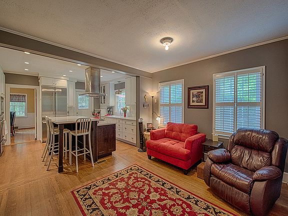 5th image of 11 Balsam Dr