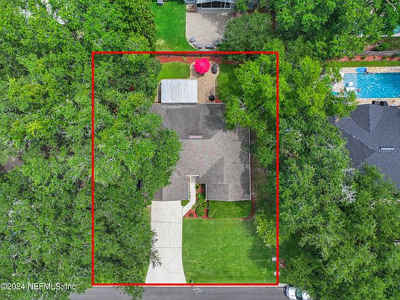 4th image of 221 HONEYSUCKLE Way