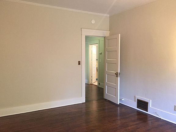4th image of 639 S El Molino Ave