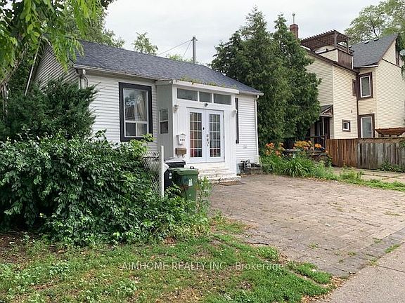 4th image of 966 Dundas St E