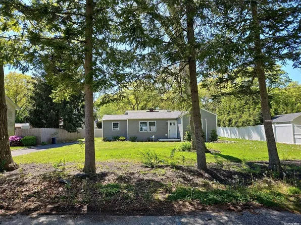 38 Parkside Avenue, Miller Place, NY 11764